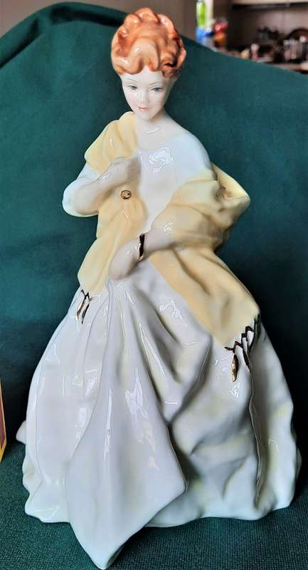 Immaculate Royal Worcester Figurine `First Dance`