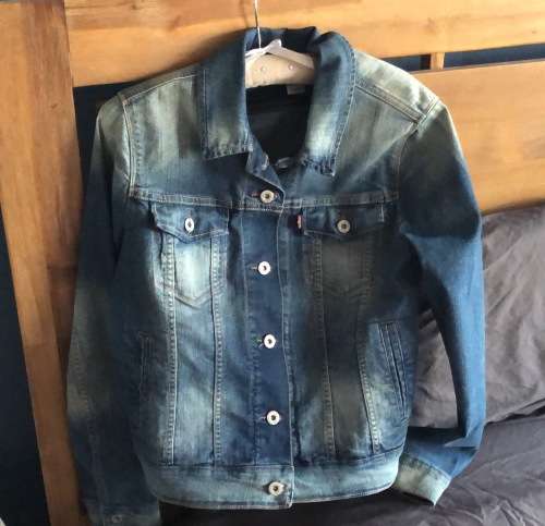Levi's trucker jacket, wmns size M