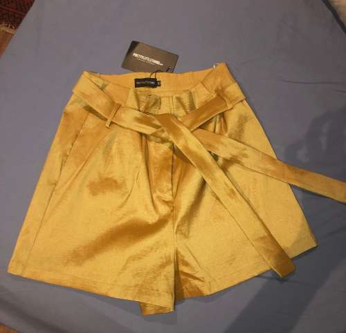 Pretty Little Thing High waisted shorts