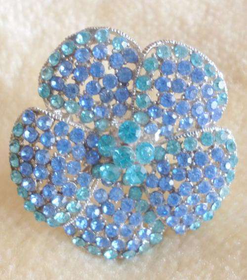 4.5cm STUNNING DIAMANTE CLOVER SHAPE RING - ADJUSTABLE BAND