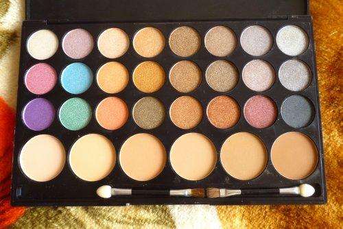 32 pc make up kit in a stunning matte black case