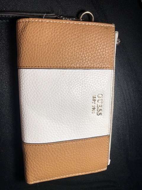GUESS UPTOWN CHIC DOUBLE ZIP ORGANIZER
