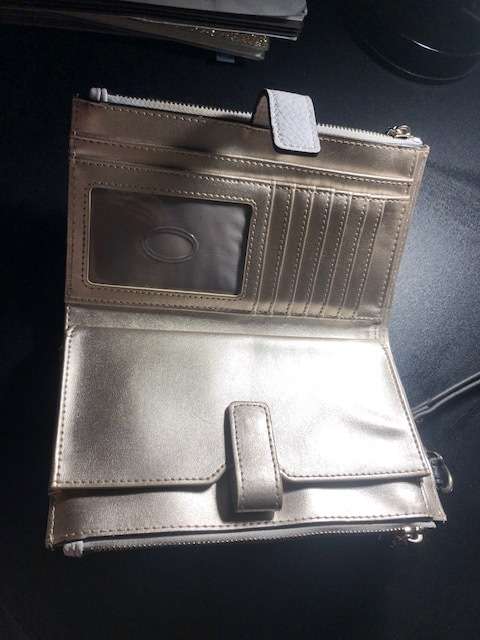 GUESS UPTOWN CHIC DOUBLE ZIP ORGANIZER