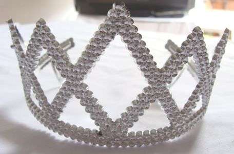 CRAZZZZZZZZZZZZY R1 AUCTION!!! STUNNING TIARA FOR SPECIAL OCCASSIONS!!!