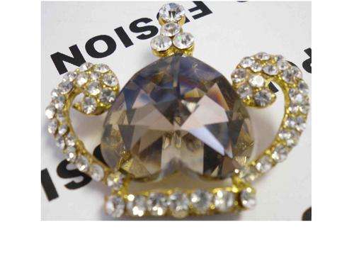 CROWN SHAPED INTRICATE DETAIL DIAMANTE BROOCHE