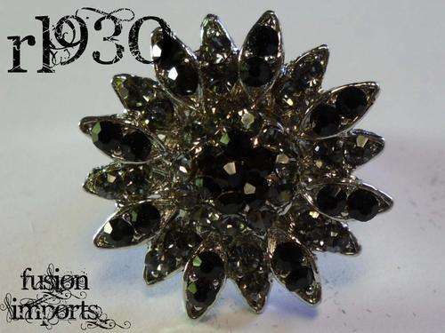 STUNNING DIAMANTE RING - ADJUSTABLE SIZE