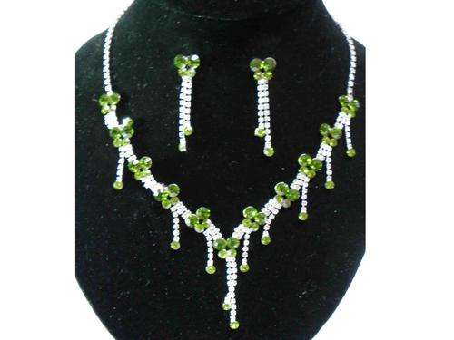 EXQUISITE NECKLACE & EARRINGS SET WITH INTRICATE DIAMANTE DETAIL FOR SPECIAL OCCASSSIONS