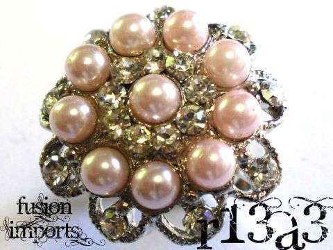 CRAZZZY R1 AUCTION - STUNNING DIAMANTE RING - ADJUSTABLE SIZE