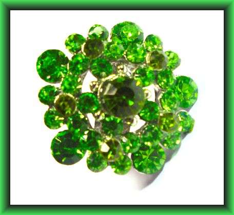 CRAZZZY R1 AUCTION - STUNNING DIAMANTE RING - ADJUSTABLE SIZE