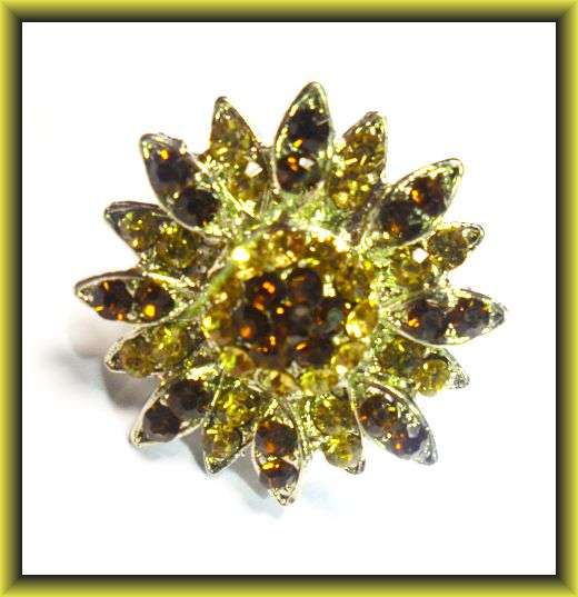 CRAZZZY R1 AUCTION - STUNNING DIAMANTE RING - ADJUSTABLE SIZE