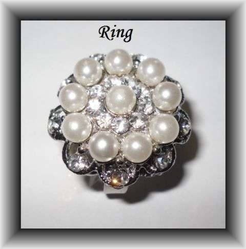 CRAZZZY R1 AUCTION - STUNNING DIAMANTE & PEARLBEAD RING - ADJUSTABLE SIZE