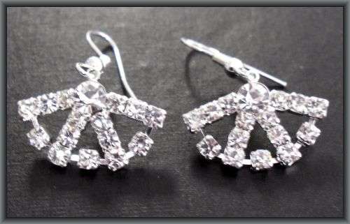 BUY 1 GET 1 FREE - CRAZZZY R1 AUCTION - STUNNING DIAMANTE EARRINGS