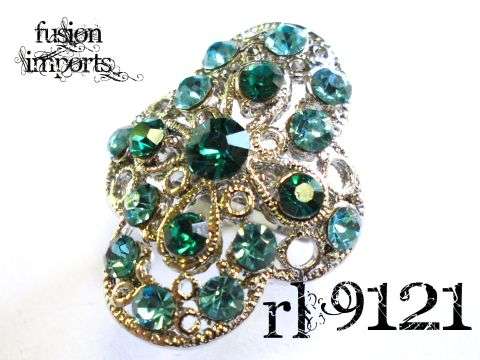 CRAZZZY R1 AUCTION - STUNNING DIAMANTE RING - ADJUSTABLE SIZE
