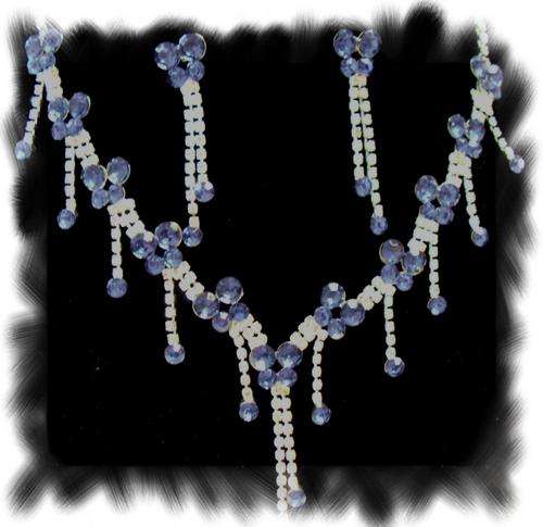 A delight for the eyes!!! Stunning Diamante Necklace & Earrings Set