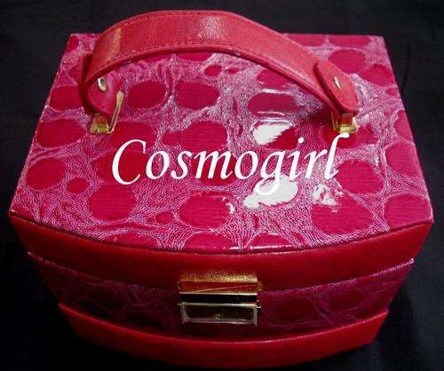 STUNNING RED VANITY CASE - 18cm X 14.5cm X 12.5cm - WHEN CLOSED