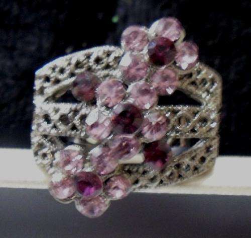CRAZZZY R1 AUCTION - STUNNING RHINESTONE RING - ADJUSTABLE SIZE