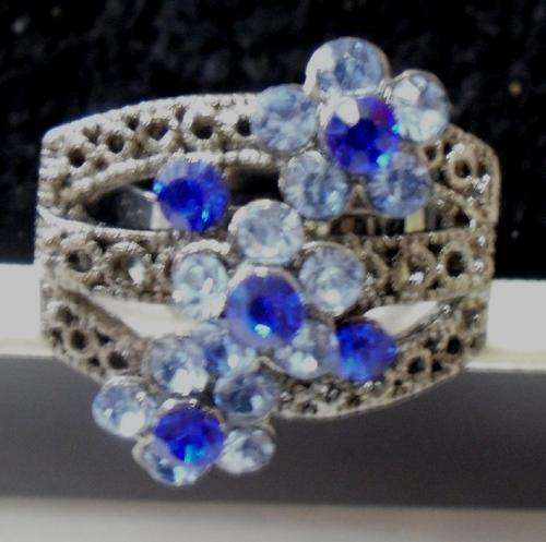 CRAZZZY R1 AUCTION - STUNNING RHINESTONE RING - ADJUSTABLE SIZE