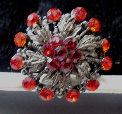 CRAZZZY R1 AUCTION - STUNNING RHINESTONE RING - ADJUSTABLE SIZE
