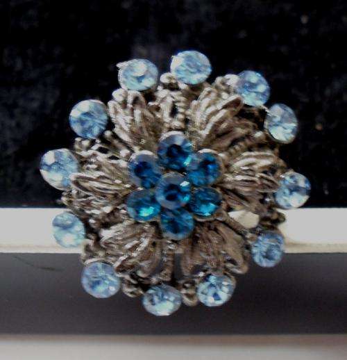 CRAZZZY R1 AUCTION - STUNNING RHINESTONE RING - ADJUSTABLE SIZE