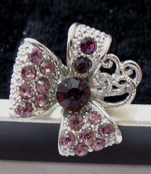 CRAZZZY R1 AUCTION - STUNNING RHINESTONE RING - ADJUSTABLE SIZE