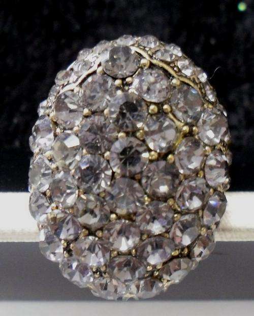 CRAZZZY R1 AUCTION - DIAMANTE RING - ADJUSTABLE SIZE