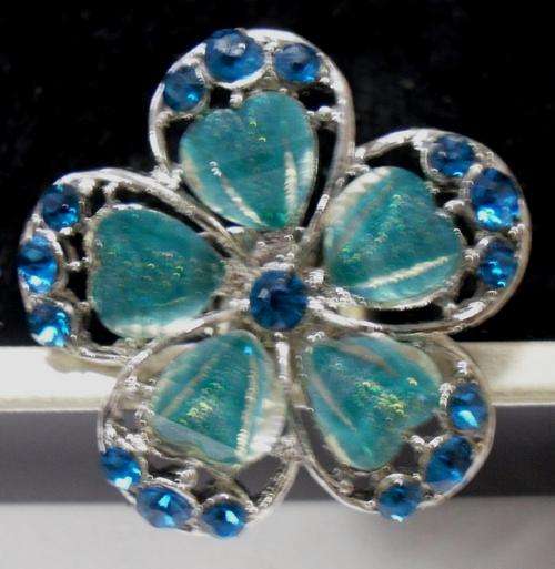 CRAZZZY R1 AUCTION - LARGE FLOWER RHINESTONE RING - ADJUSTABLE SIZE