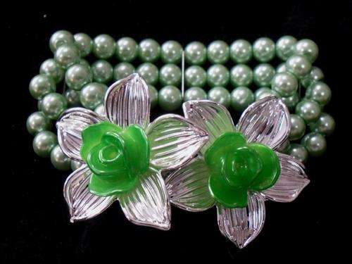BUY 1 GET 1 FREE - CRAZZZY R1 AUCTION - 3 ROWS PEARL BEAD BRACELET - STRETCHABLE