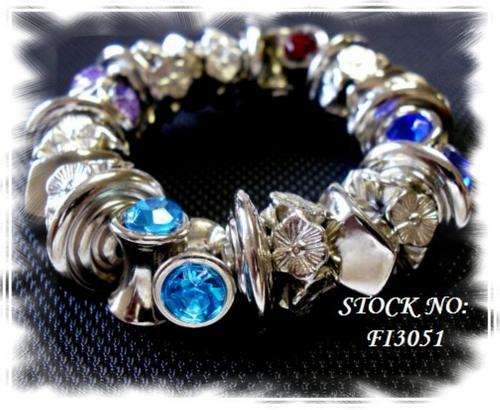 CRAZZZY R1 AUCTION - CHUNKY RHINESTONE BRACELET - STRETCHABLE