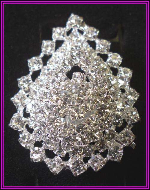 CRAZZZY R1 AUCTION - LARGE DIAMANTE RING - ADJUSTABLE BAND