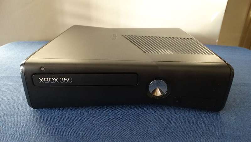 Xbox 360 Slim Bundle