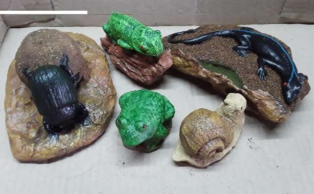 GARDEN ORNAMENT: 5 PIECE SET: READ DESCRIPTION