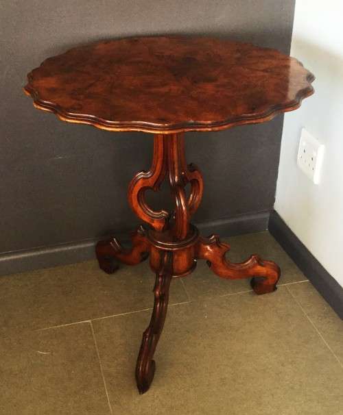 Circa 1880 VICTORIAN WALNUT TILT-TOP TEA TABLE!! *SAME TABLES SELL FOR UP TO R23000*