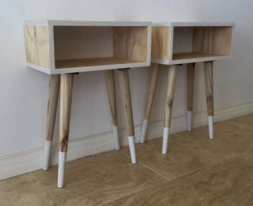 WOODEN WHITE TIPPED RUSTIC RETRO SIDE TABLE!