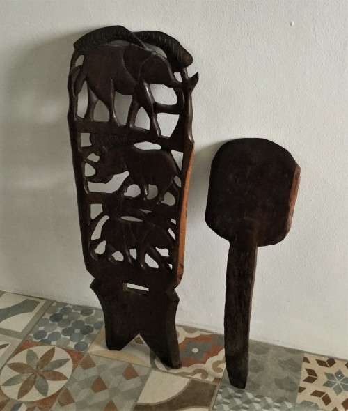 HAND-CARVED SOLID WOOD AFRICAN FOLDING CHAIR!! *EXQUISITE DETAIL*