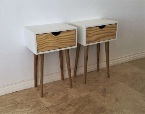 MID CENTURY MODERN, ONE DRAWER WOODEN SIDE TABLE!! *RETAILS FOR R1699*