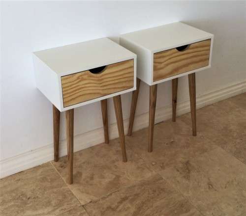 MID CENTURY MODERN, ONE DRAWER WOODEN SIDE TABLE!! *RETAILS FOR R1699*