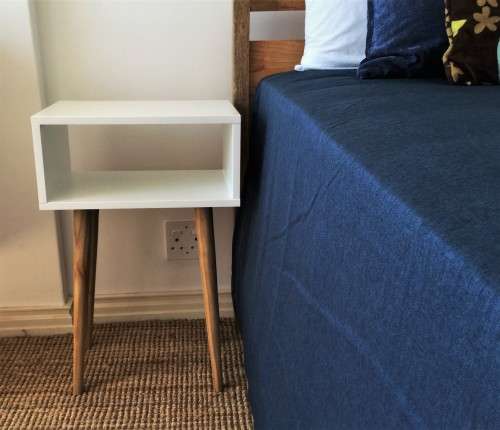 MID-CENTURY MODERN WHITE AND WOODEN SIDE TABLE!!