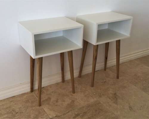 MID-CENTURY MODERN WHITE AND WOODEN SIDE TABLE!!