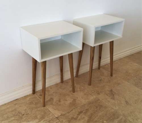 MID-CENTURY MODERN WHITE AND WOODEN SIDE TABLE!!