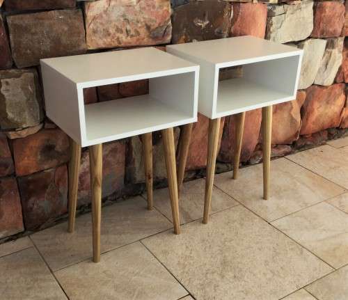 MID-CENTURY MODERN WHITE AND WOODEN SIDE TABLE!!