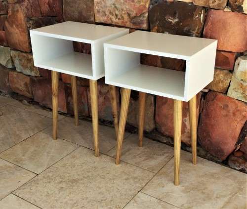 MID-CENTURY MODERN WHITE AND WOODEN SIDE TABLE!!