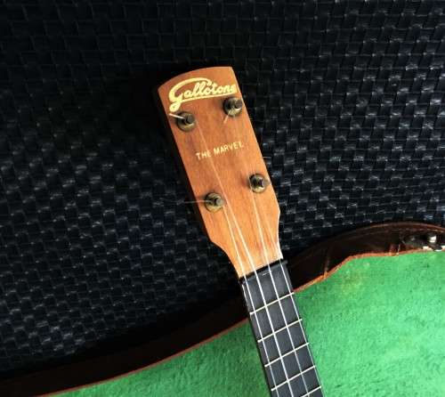 VINTAGE BANJO IN ORIGINAL LEATHER CASE!! *MADE IN ENGLAND*