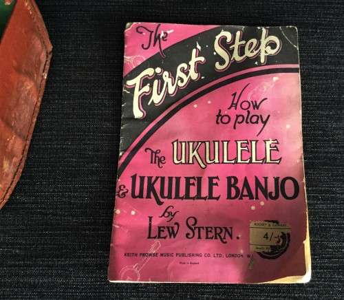 VINTAGE BANJO IN ORIGINAL LEATHER CASE!! *MADE IN ENGLAND*