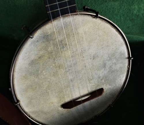 VINTAGE BANJO IN ORIGINAL LEATHER CASE!! *MADE IN ENGLAND*