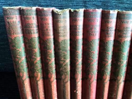 VINTAGE 19 BOOK COLLECTION OF THE WORKS OF SHAKESPEARE!! *COLLECTABLE*