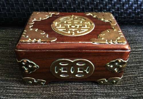 EXQUISITE SOLID BRASS & WOOD JEWELRY BOX!