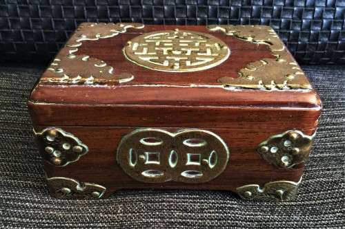 EXQUISITE SOLID BRASS & WOOD JEWELRY BOX!