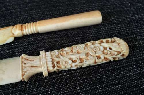 STUNNING PAIR OF BONE CARVED LETTER OPENERS!! *VALUALBLE*