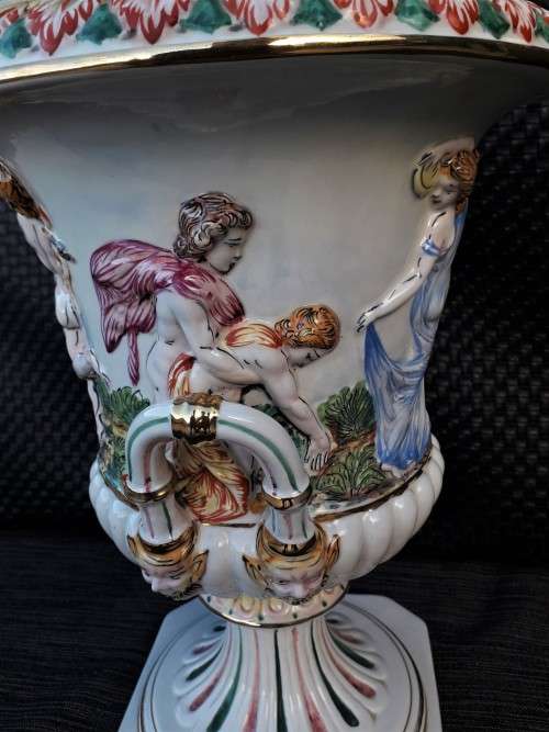 LARGE CAPODIMONTE CERAMICVASE