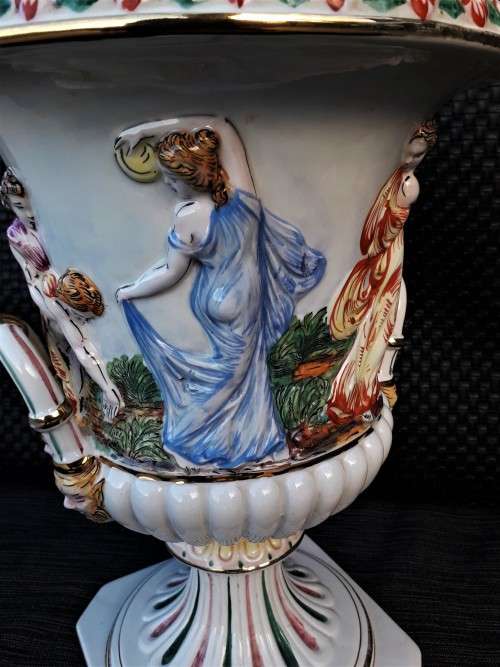 LARGE CAPODIMONTE CERAMICVASE